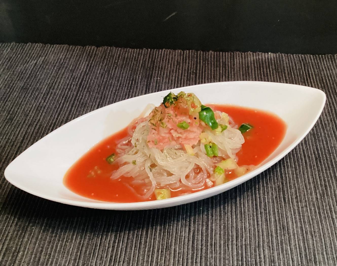 夏の限定メニュー セロリサルサのとまと冷麺